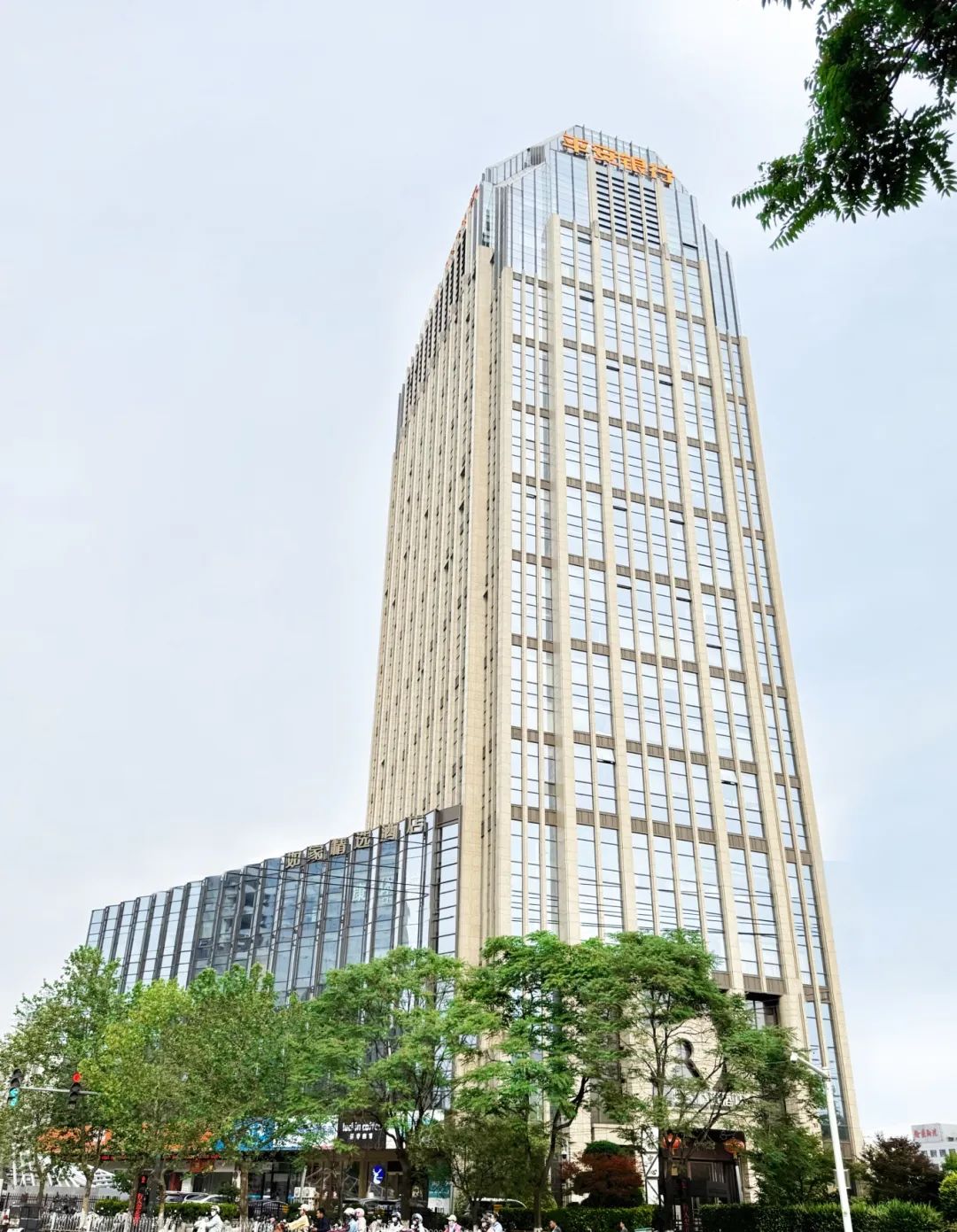 东融助贷徐州分公司坐落于瑞银中心.jpg