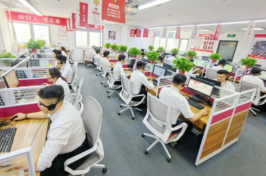 东融助贷济南分公司职场环境一角.jpg