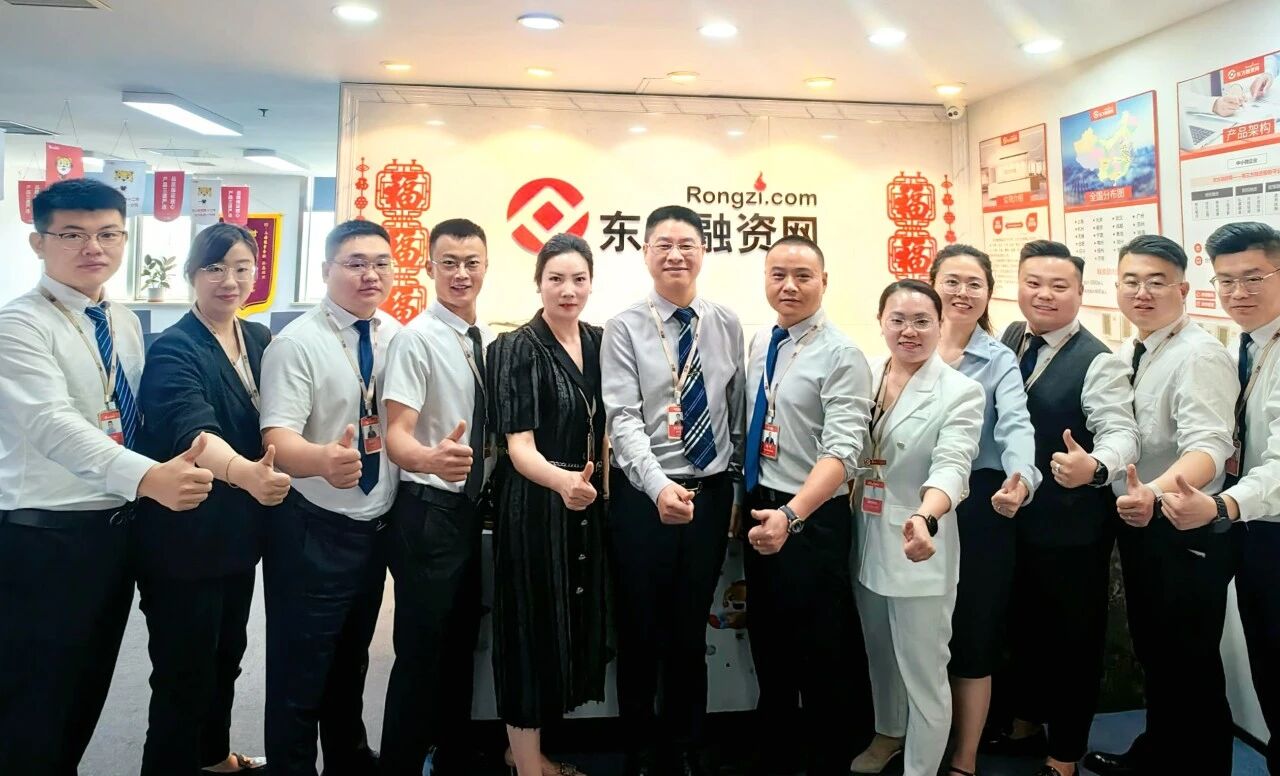 董事长胡玉建一行与济南分公司管理层合影.jpg