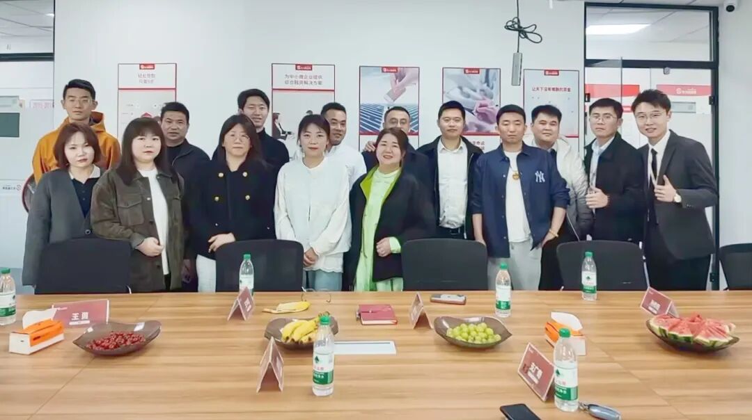 信贷精英交流会青岛分公司活动现场.jpg
