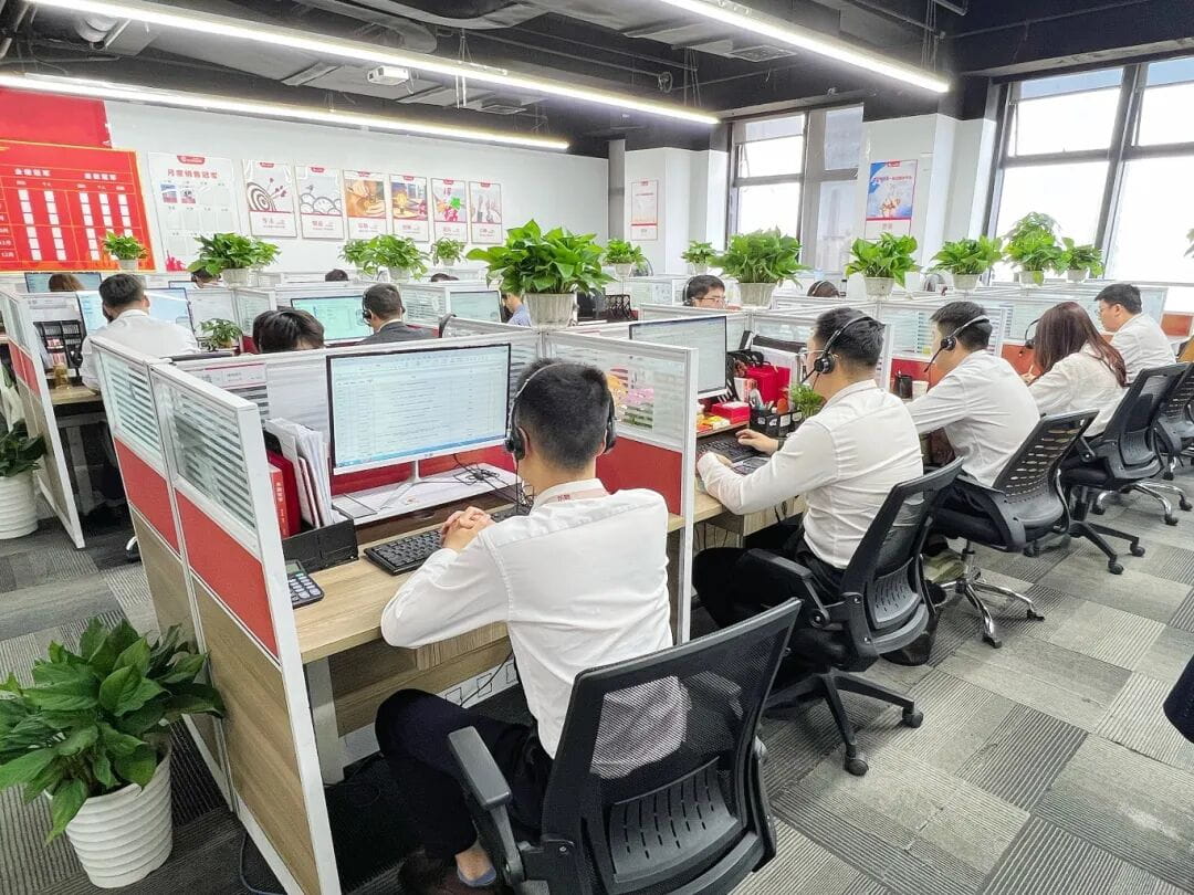 东方融资网武汉分公司职场环境一角.jpg