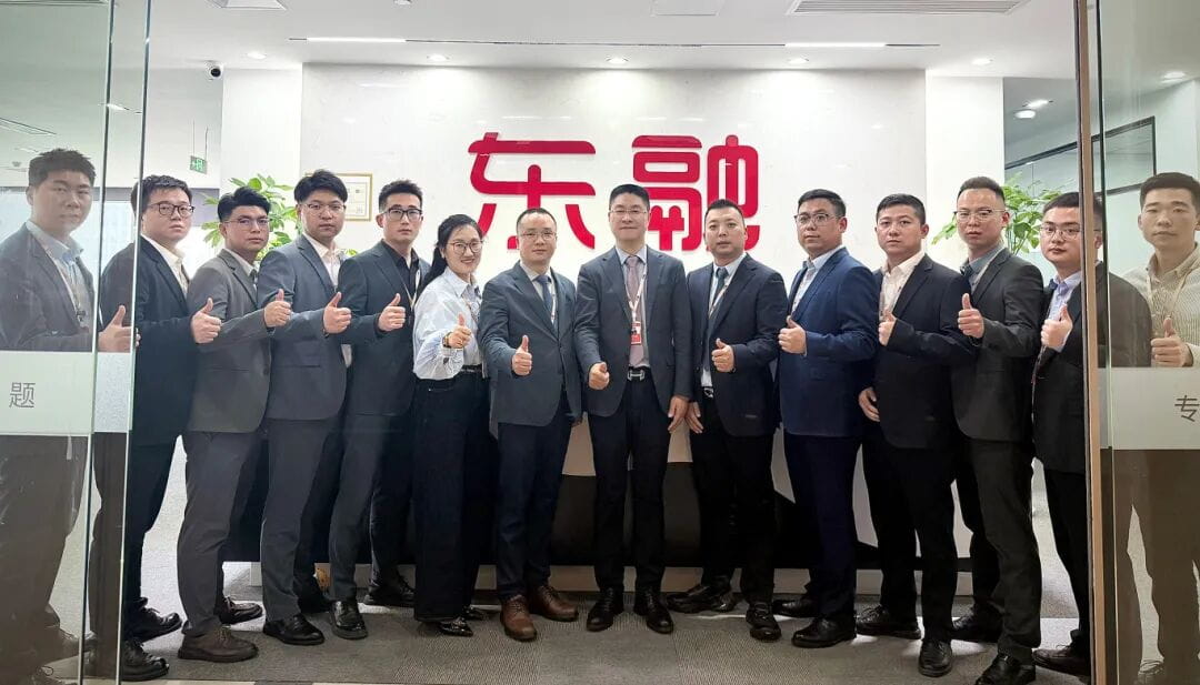 东融董事长胡玉建一行与合肥分公司管理层合影.jpg
